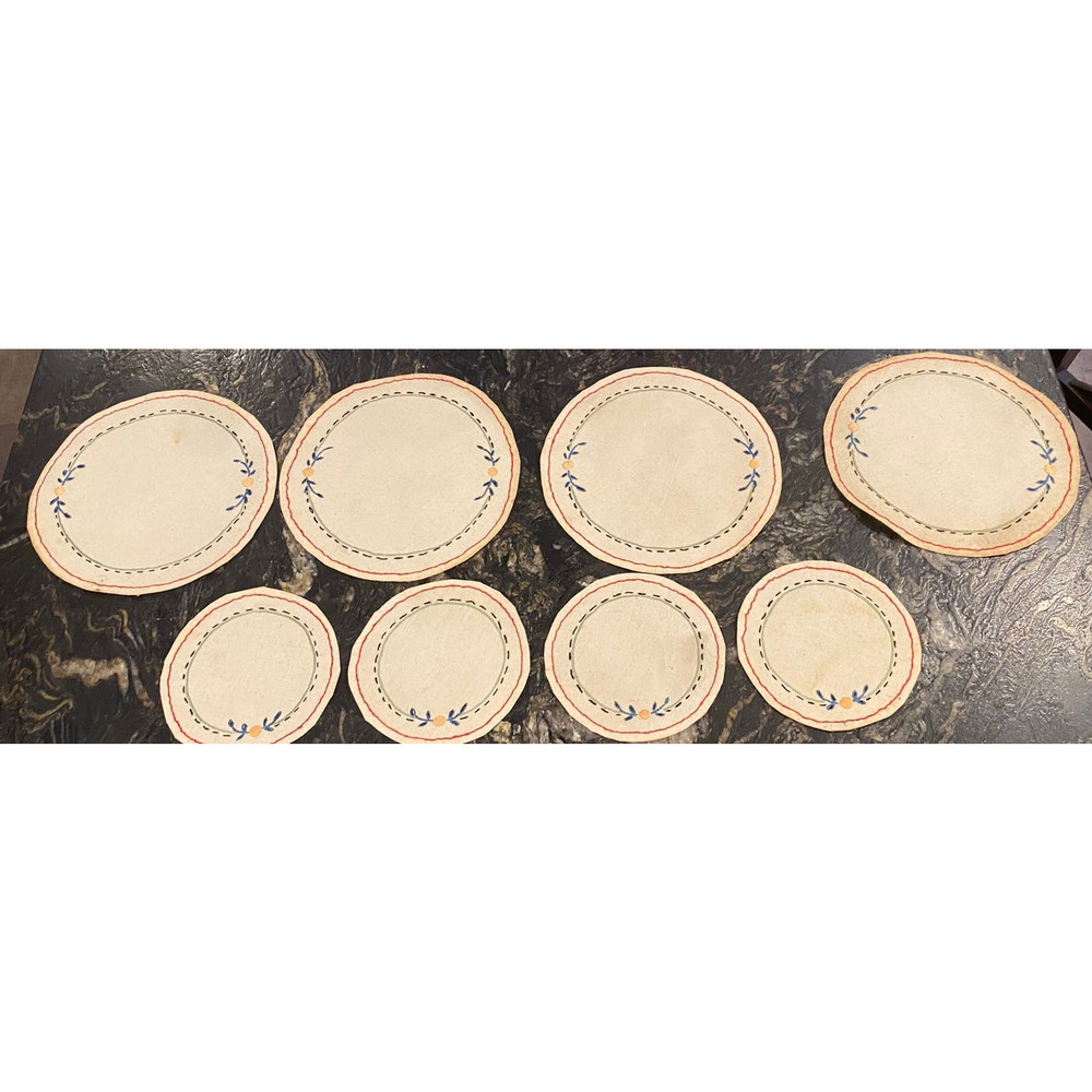 Vintage set of hand embroidered linens (4) plate size & (4) coaster HANDMADE